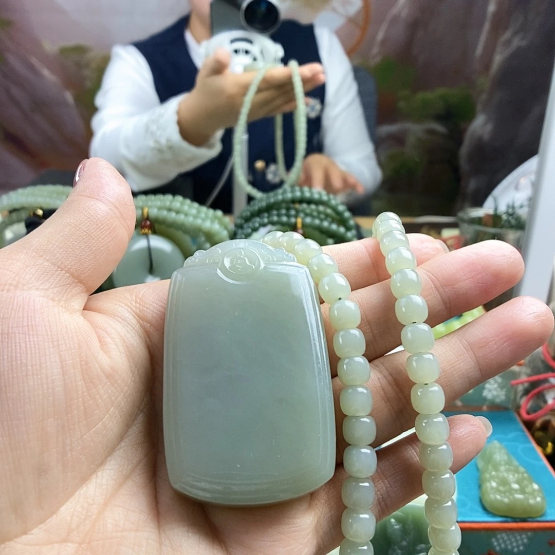 初***象和田玉未镶嵌颈饰