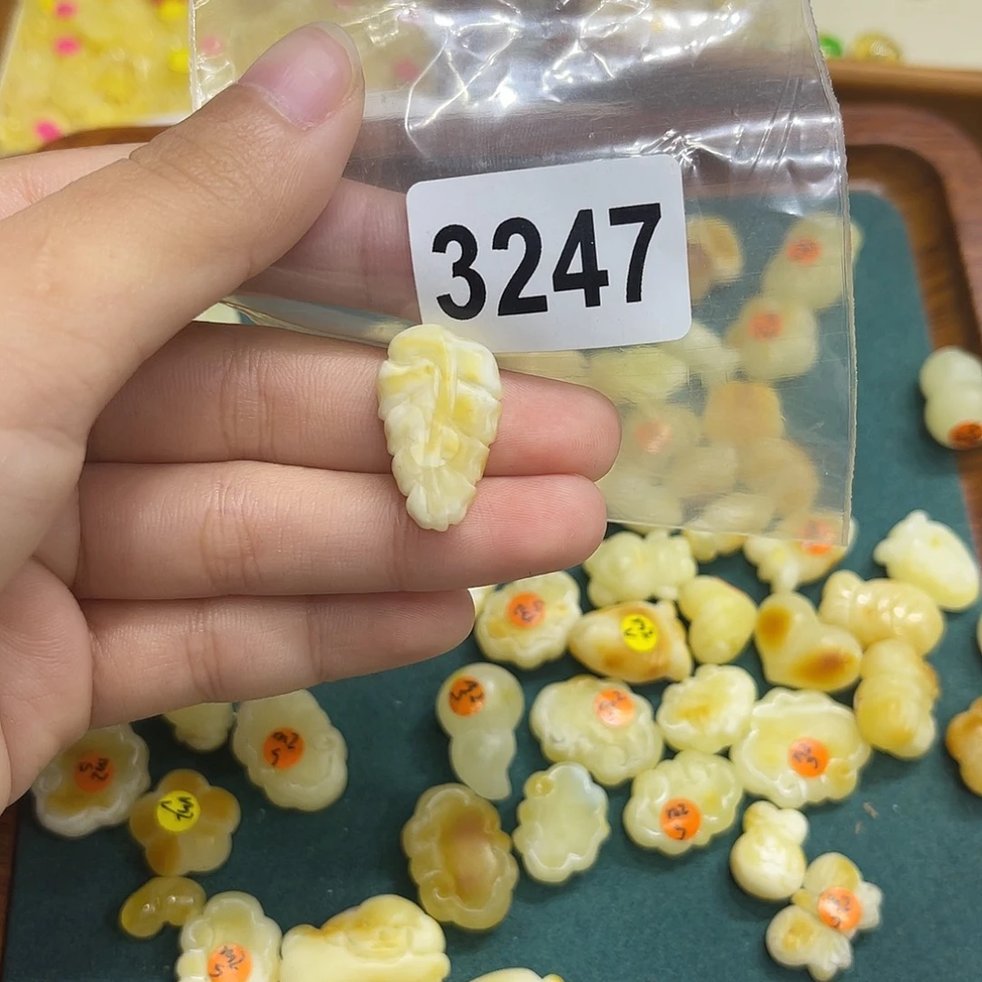 琥珀未镶嵌珠宝奇石
