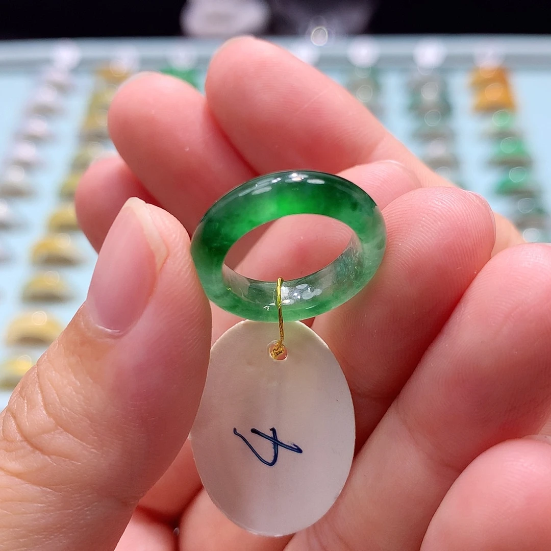 翡翠未镶嵌戒指4圈