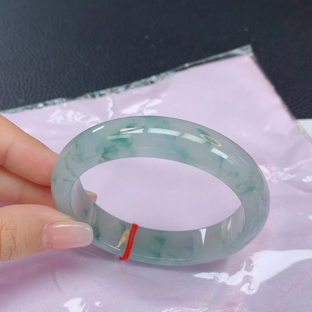 翡翠手镯未镶嵌翡翠