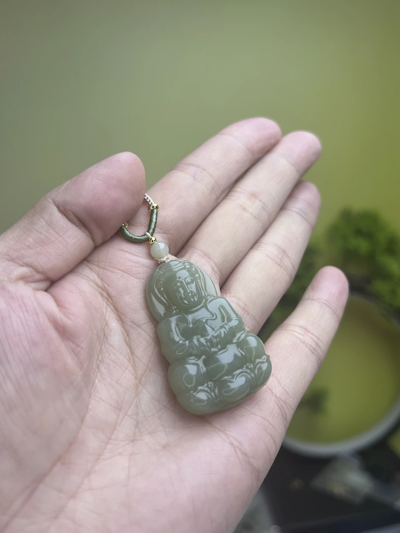 和田玉湖水绿观音吊坠双面工艺多样性发货