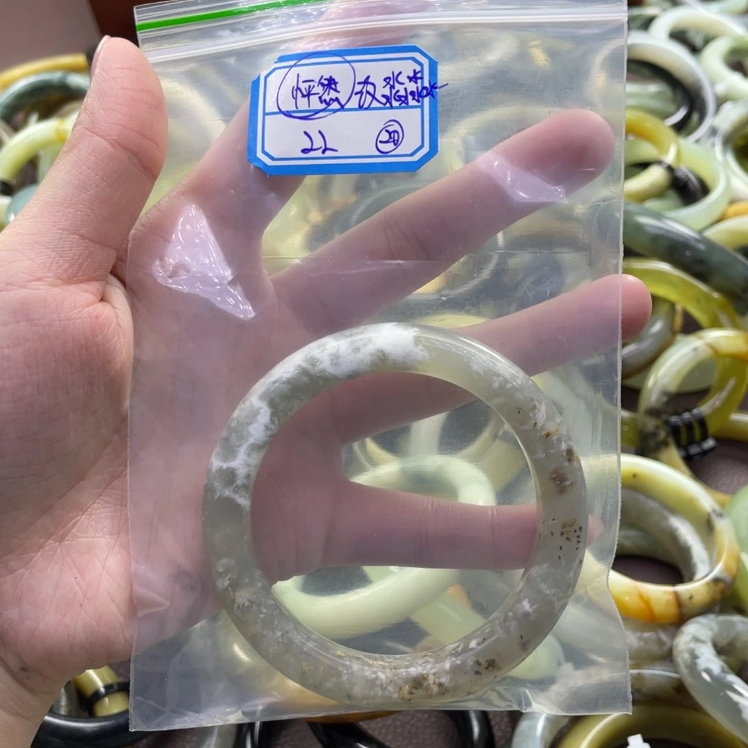 淼***鑫蛇纹石玉未镶嵌手镯