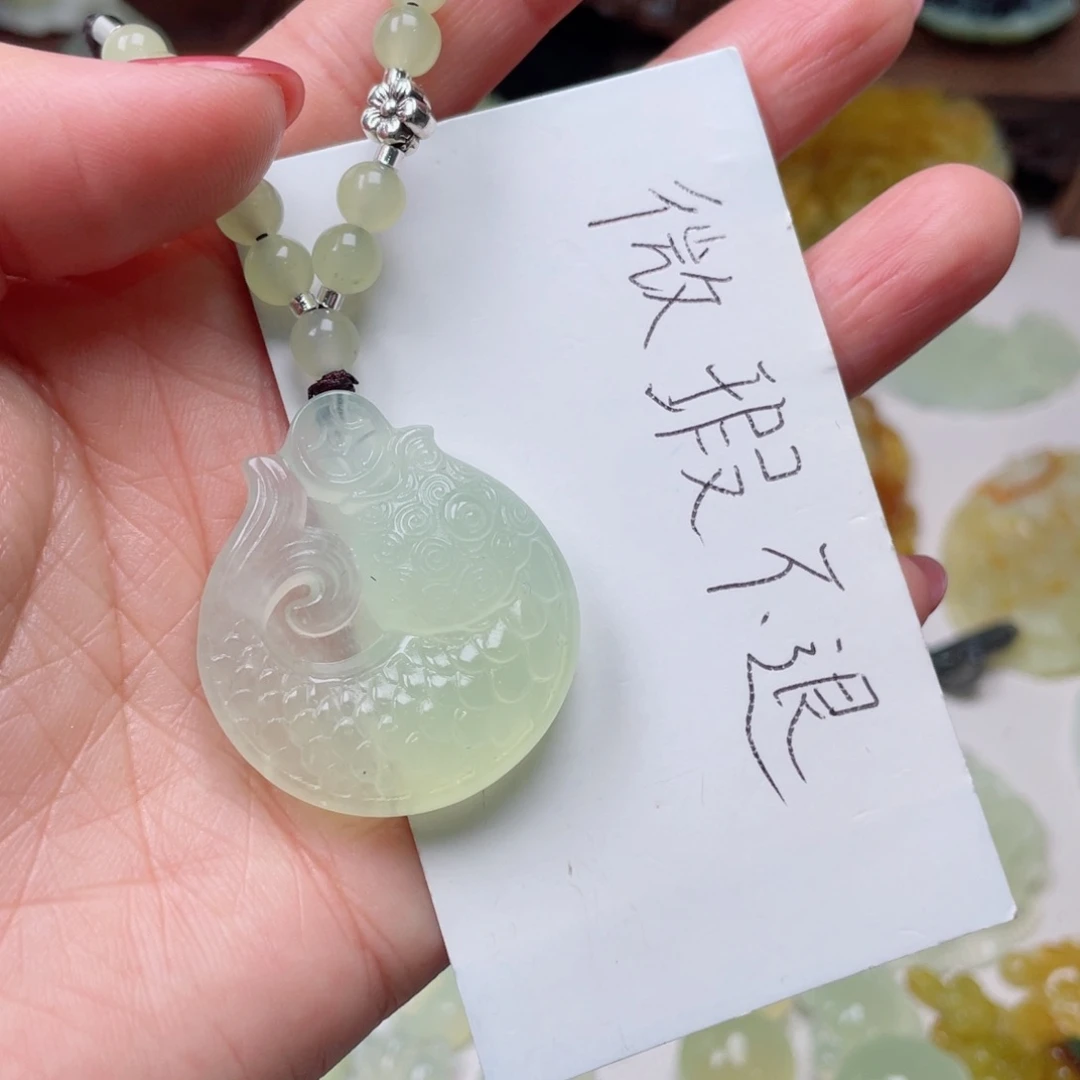 蛇纹石玉颈饰未镶嵌