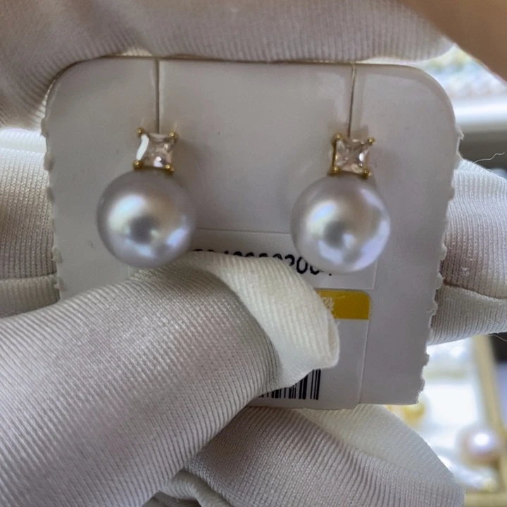 18K金镶嵌海水珍珠耳饰