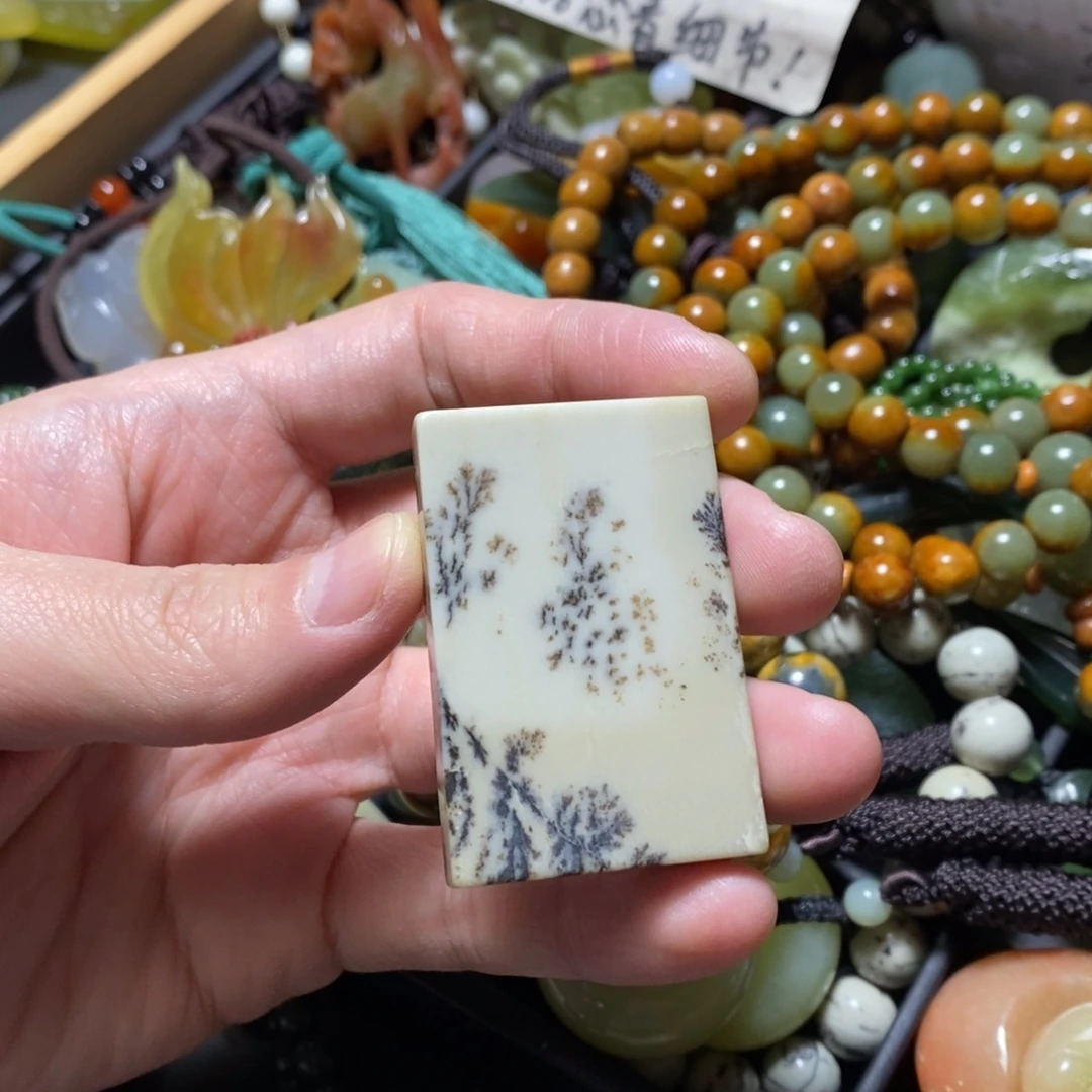 和田玉未镶嵌颈饰微瑕