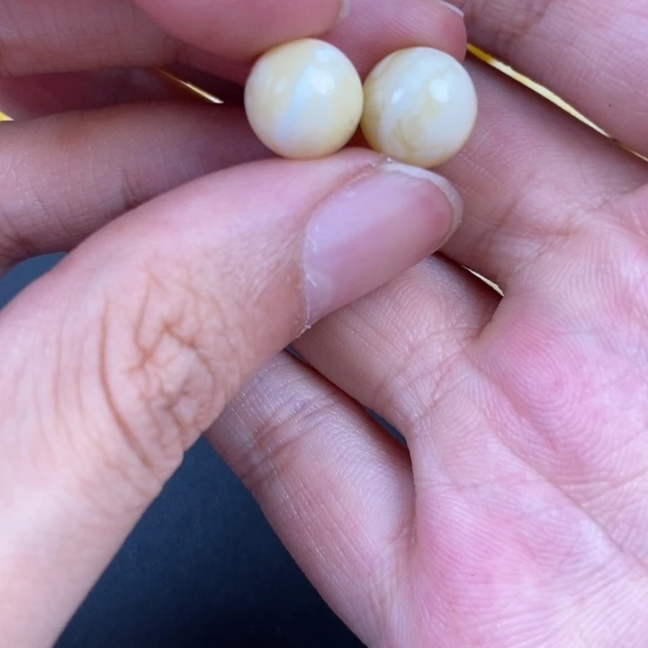 未镶嵌琥珀裸石微瑕122