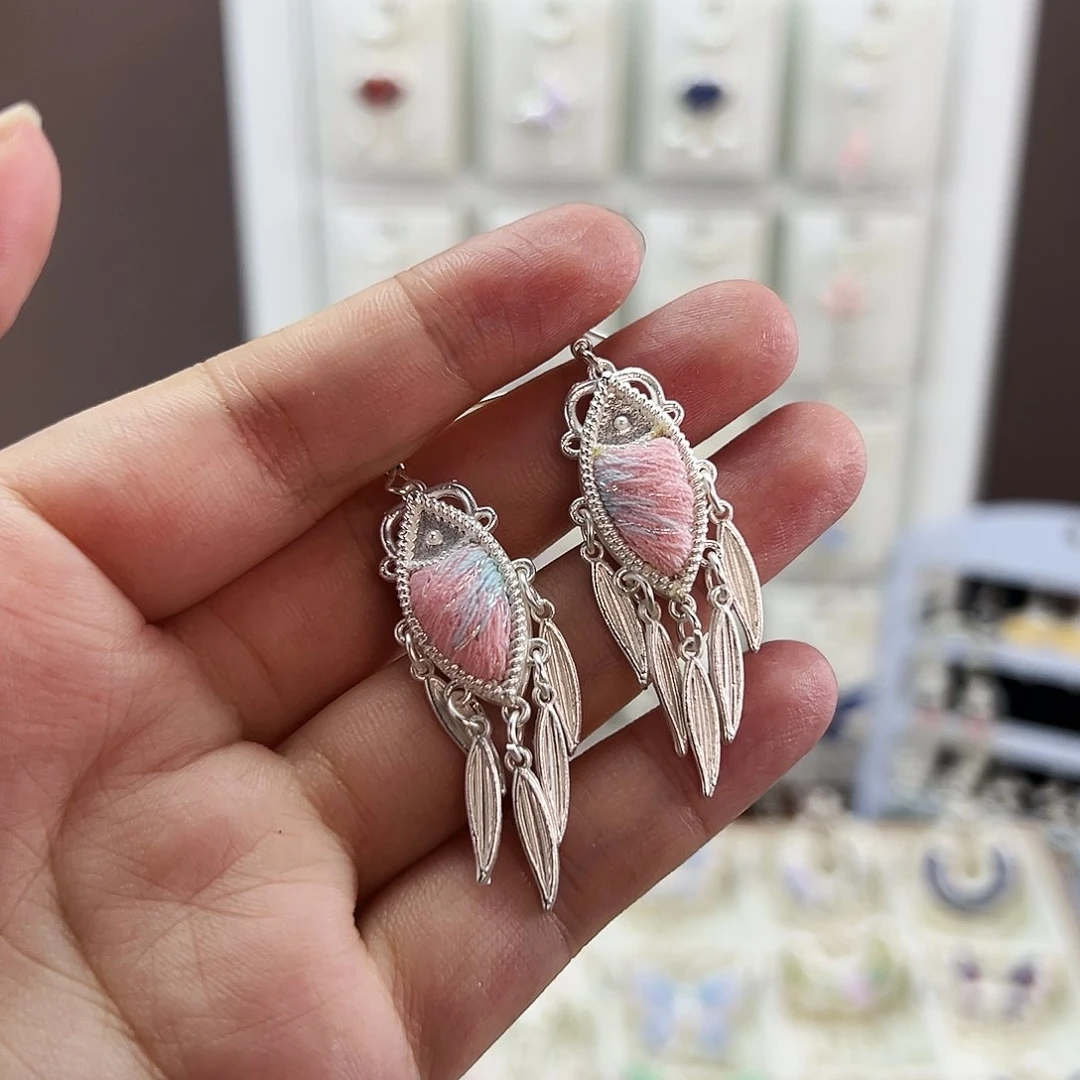 布艺合金小鱼耳坠