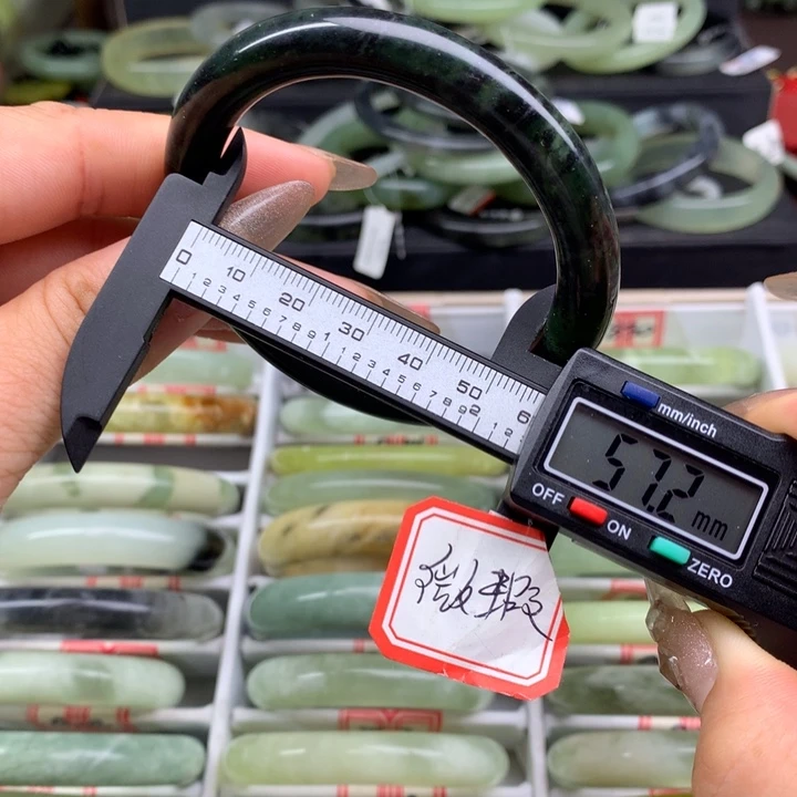 蛇纹石玉未镶嵌手镯810