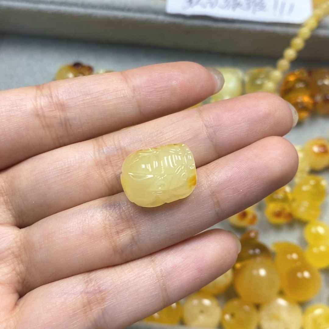 未镶嵌颈饰琥珀小*子貔貅