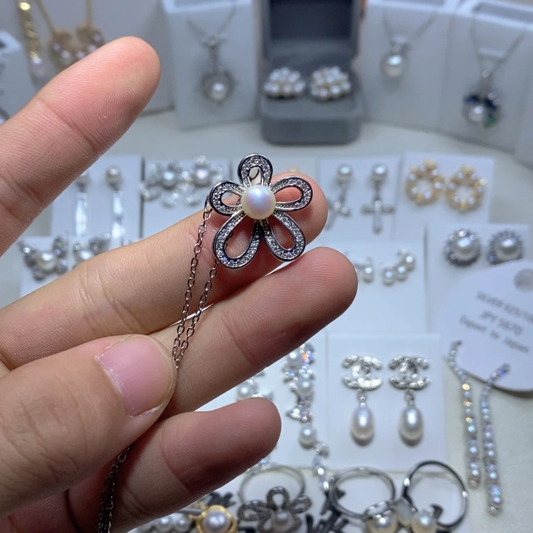 银S925镶嵌耳饰淡水珍珠