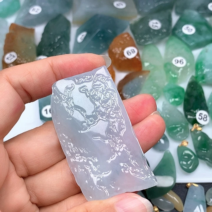 翡翠未镶嵌颈饰随型