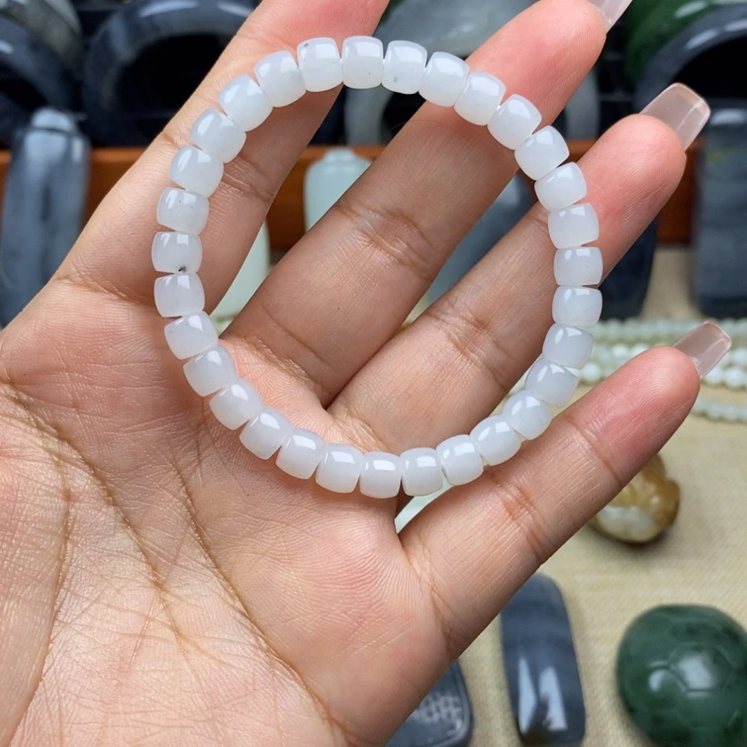 纯***惧和田玉未镶嵌颈饰