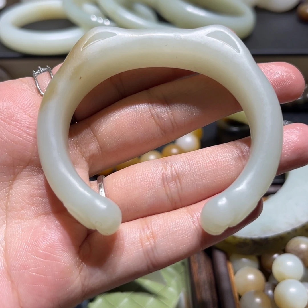 未镶嵌手镯（开口镯）和田玉