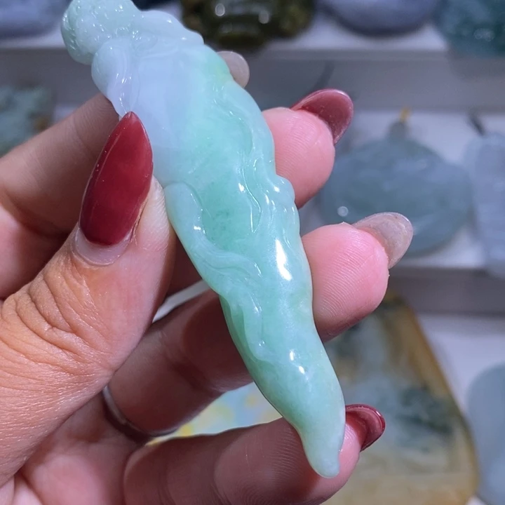 【闪购商品】翡翠未镶嵌颈饰人参