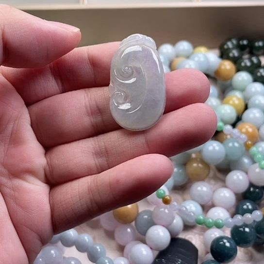 翡翠未镶嵌颈饰66