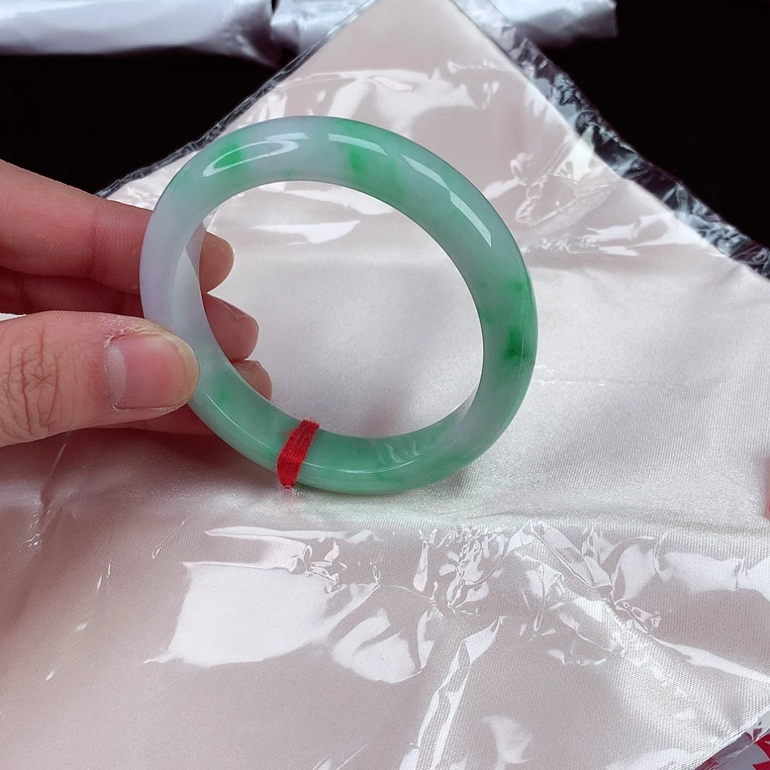 翡翠手镯未镶嵌桃**雪