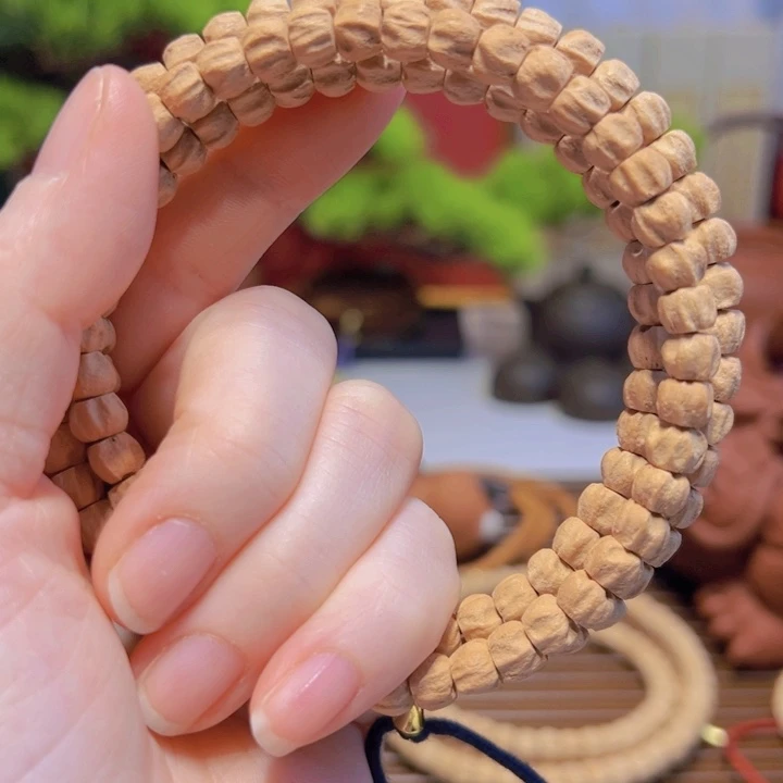 ：***：吊坠柏香籽/百香籽