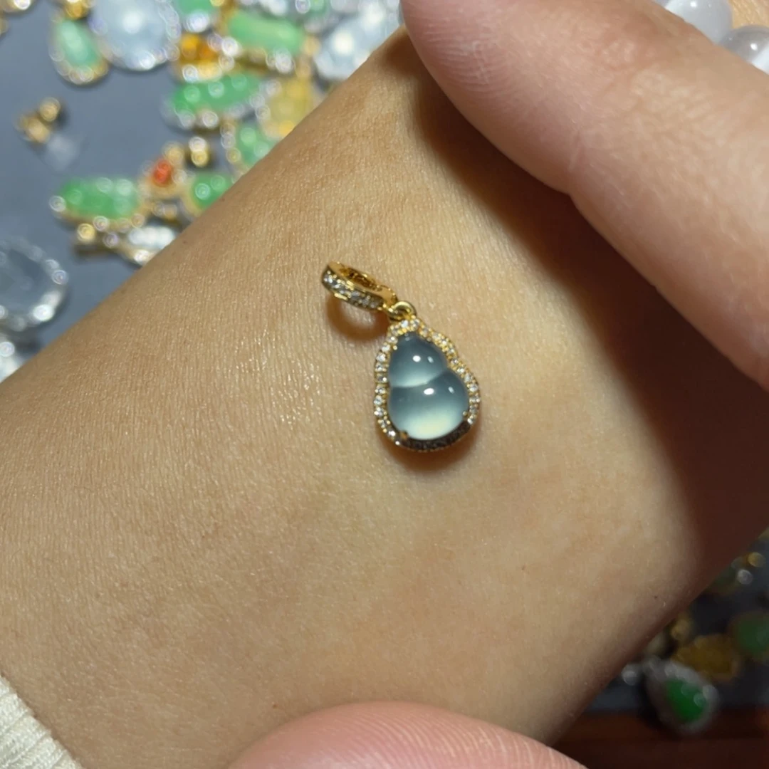 【闪购商品】翡翠吊坠(不含链)18K金镶嵌