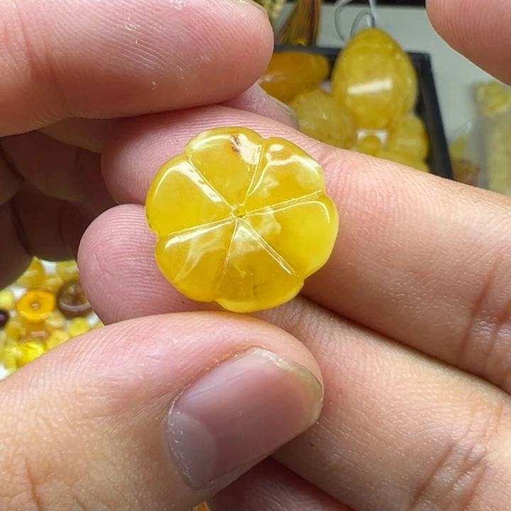 琥珀未镶嵌珠宝奇石