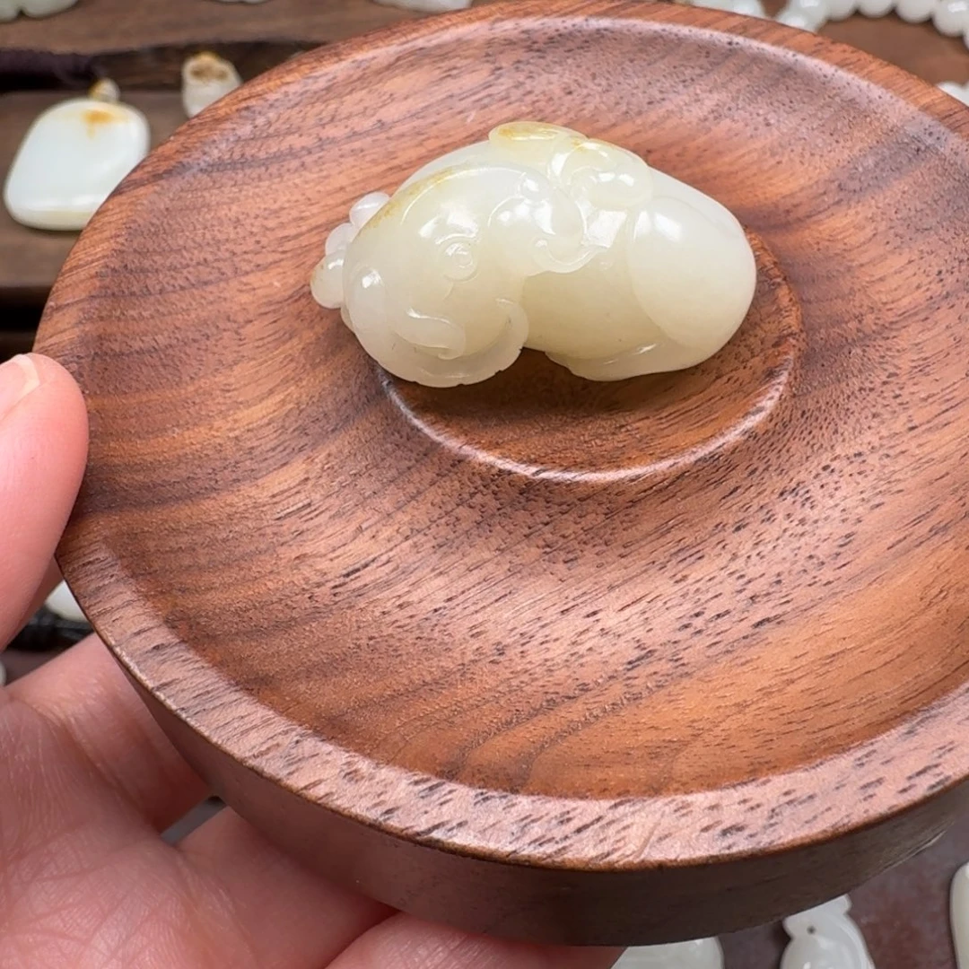 和田玉(子料)未镶嵌颈饰籽料羊