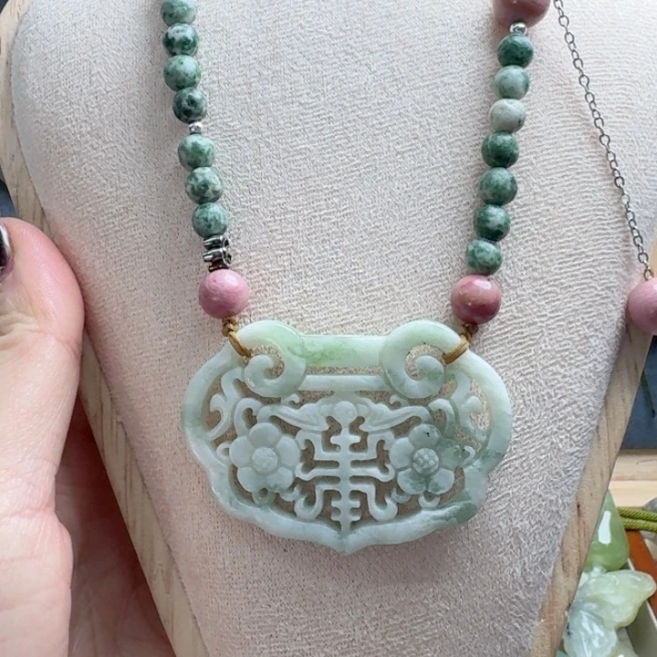 未镶嵌蛇纹石玉颈饰