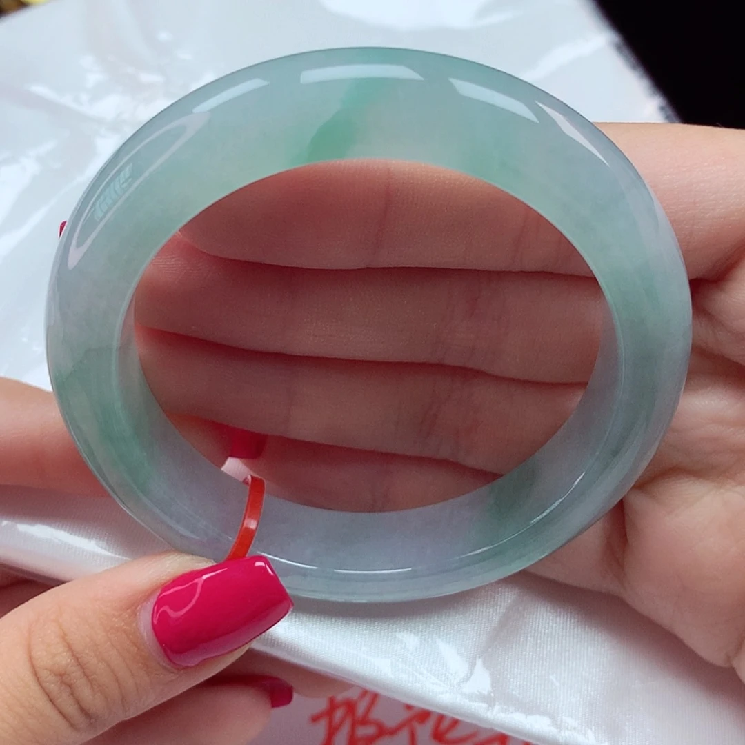 翡翠手镯未镶嵌54圈