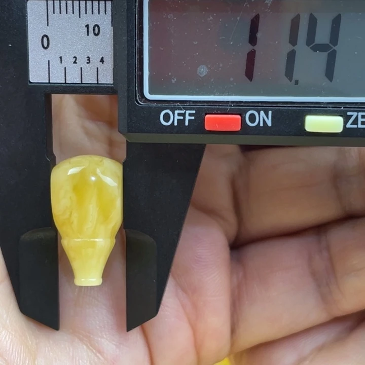 琥珀未镶嵌裸石28