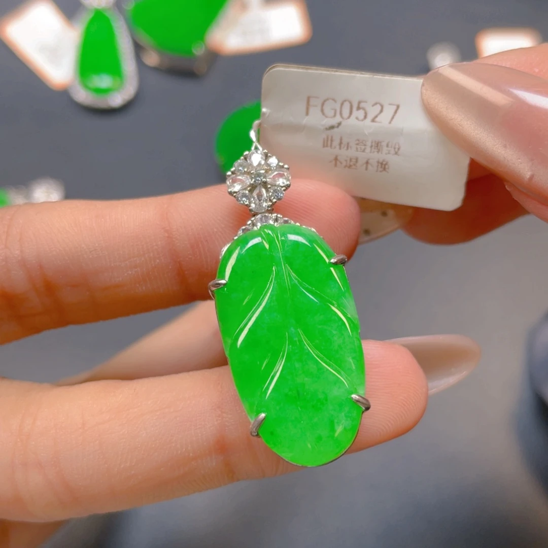 【闪购商品】颈饰银S925镶嵌翡翠翡翠
