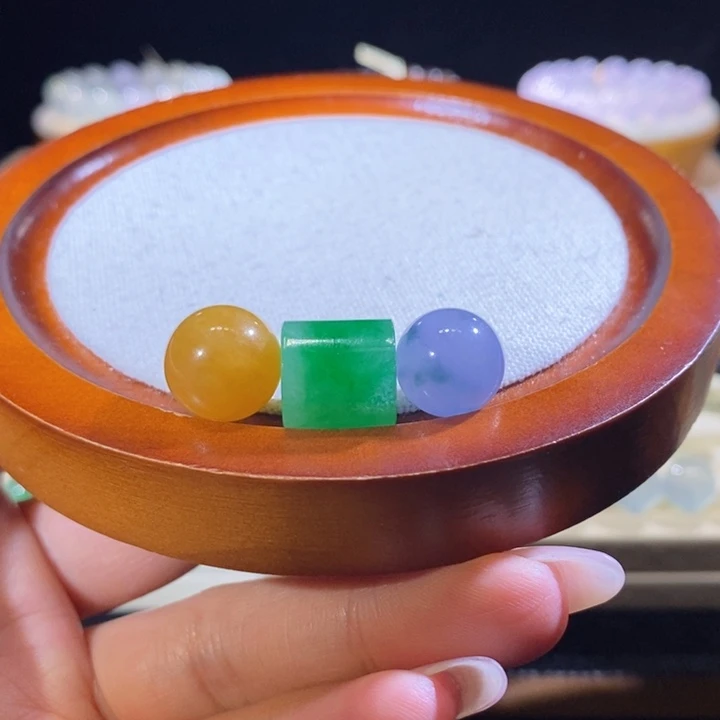 翡翠未镶嵌颈饰翡翠三彩色珠