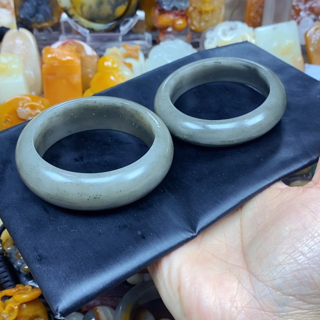 石英质玉（黄龙玉）颈饰未镶嵌