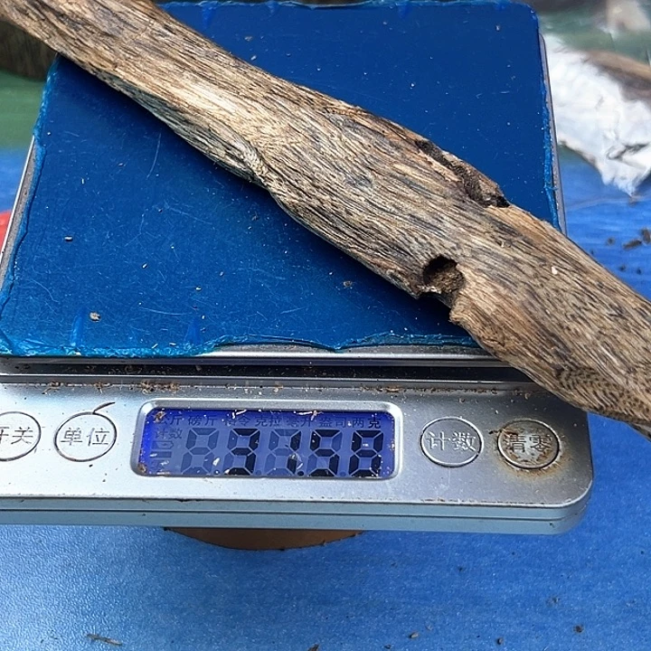 香料绿奇楠虫漏白棋31克