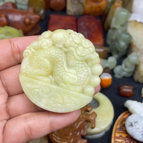 蛇纹石玉未镶嵌颈饰77