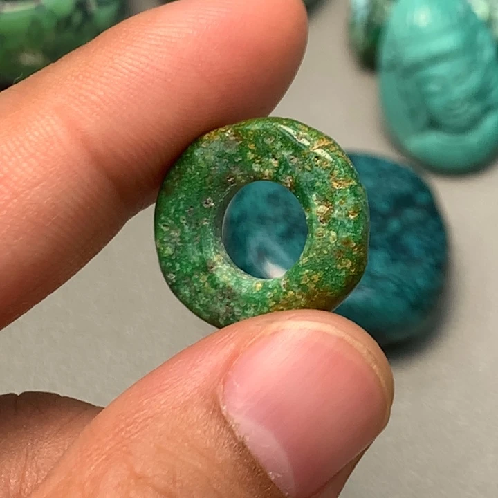 未镶嵌绿松石颈饰