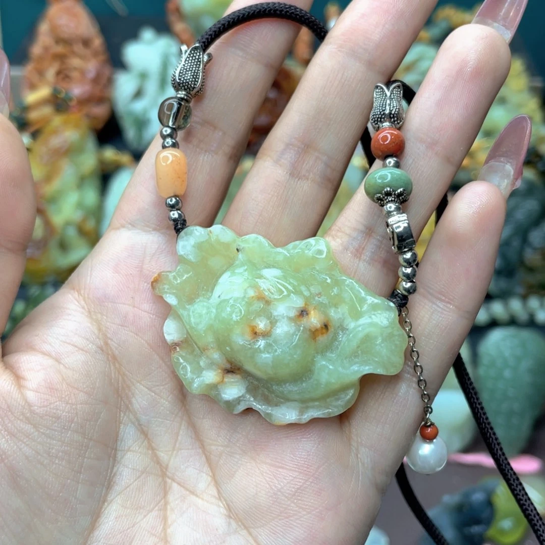 蛇纹石玉颈饰未镶嵌