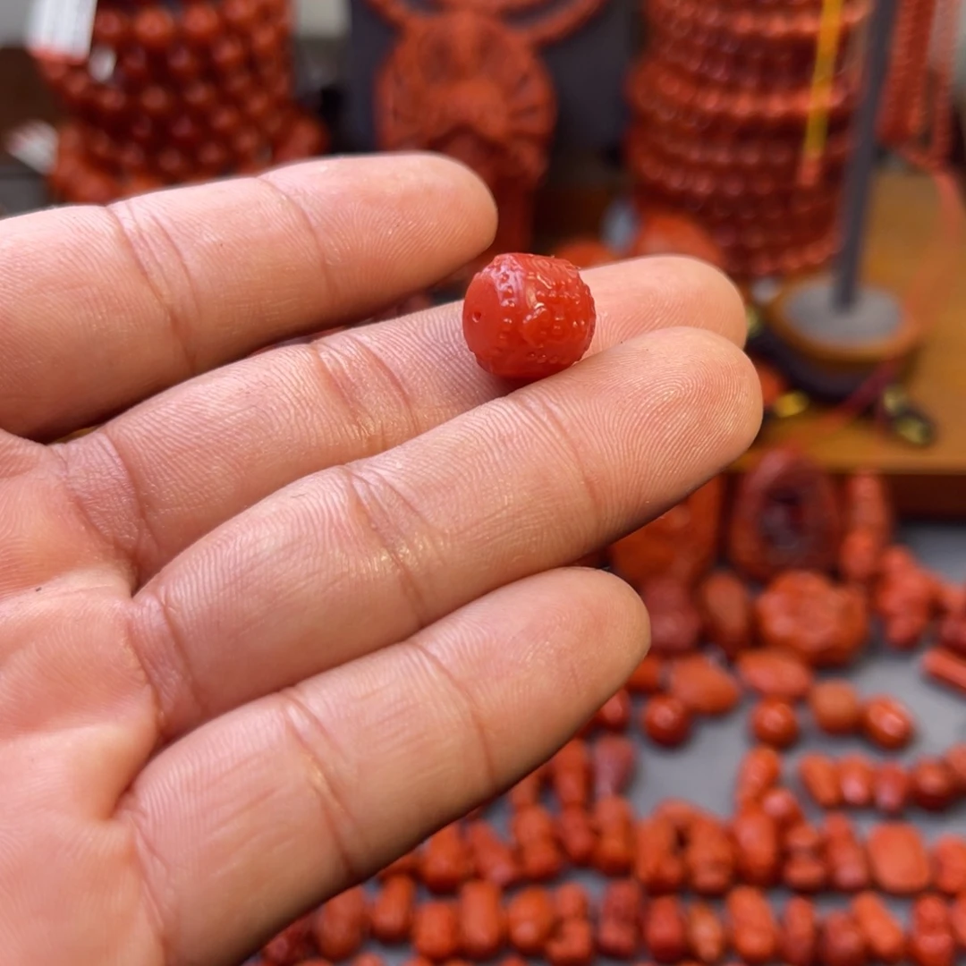 秦***人南红玛瑙未镶嵌川料精工桶珠