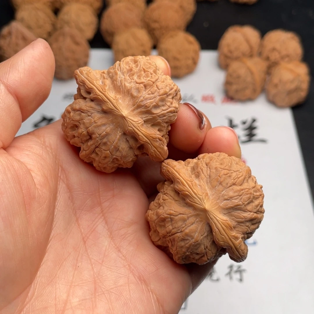 文玩核桃吊坠517。41血麒麟
