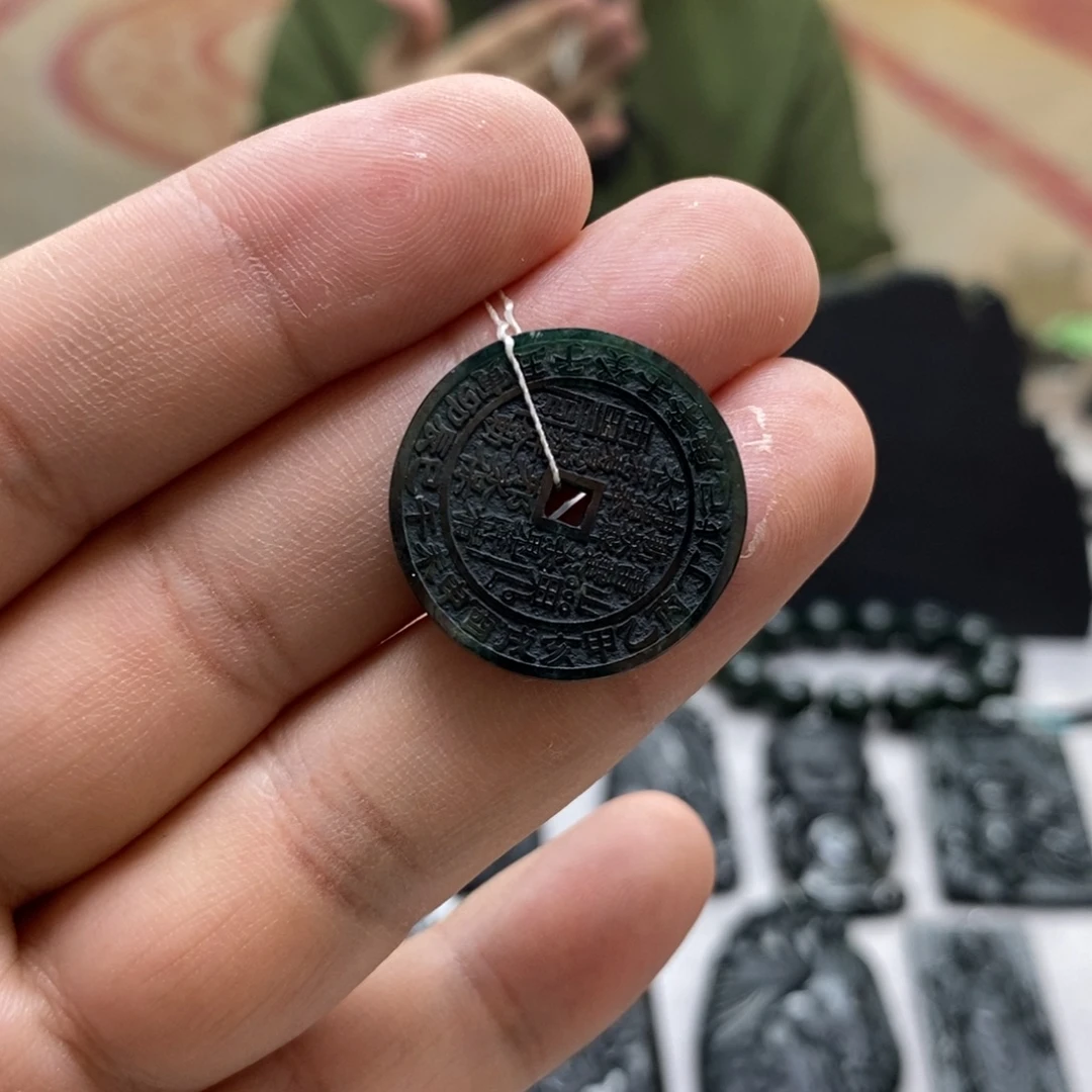 翡翠未镶嵌颈饰吊坠