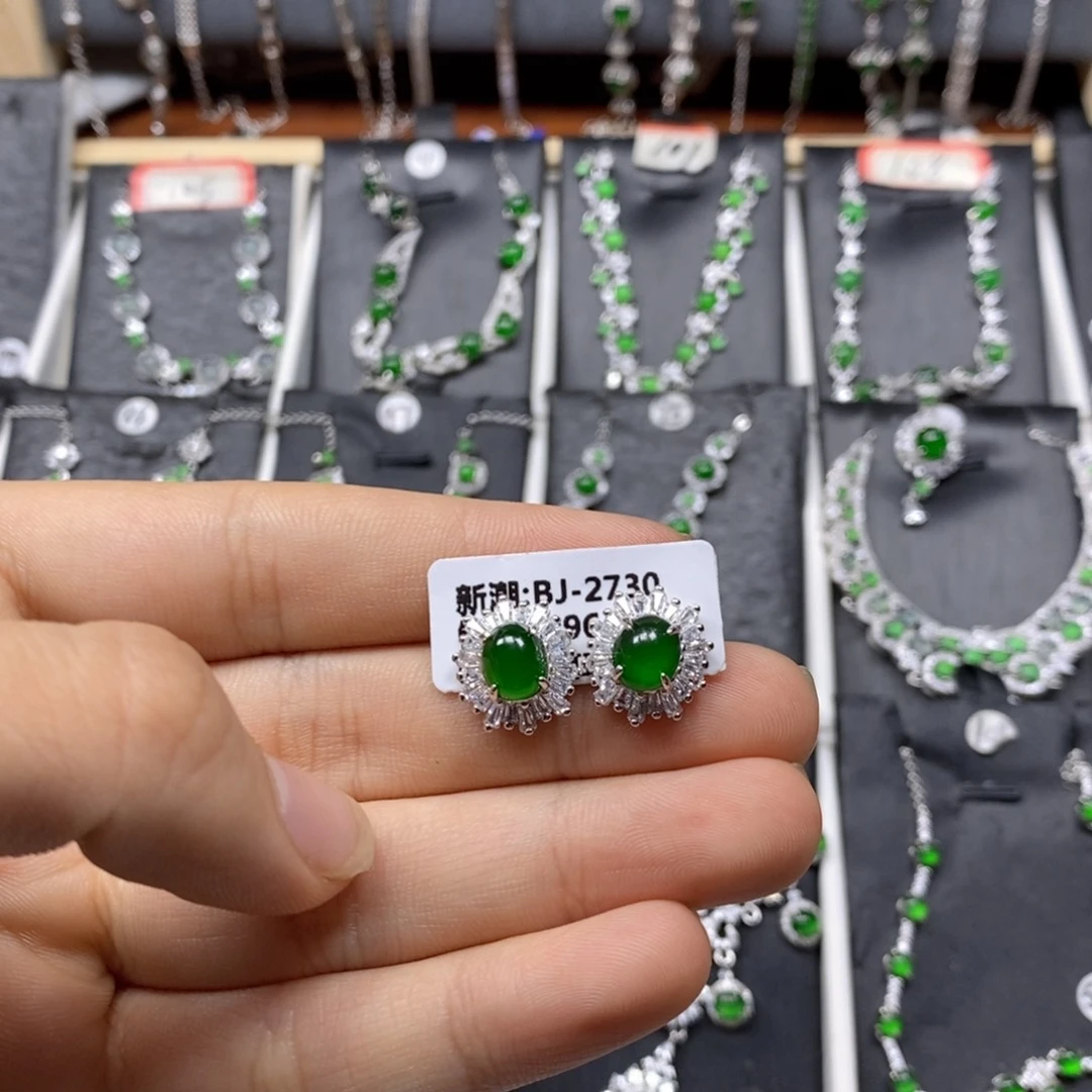 翡翠颈饰银S925镶嵌翡翠耳钉