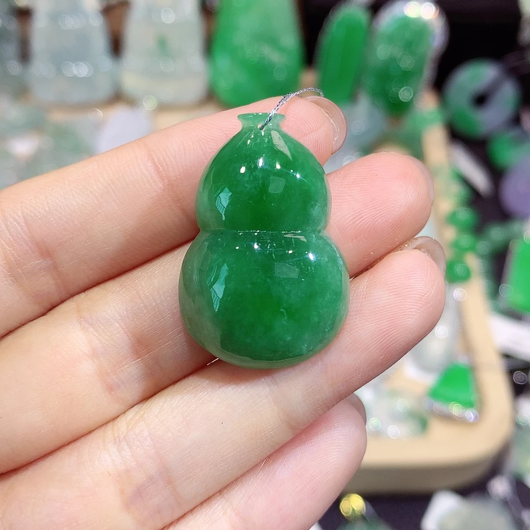 翡翠未镶嵌颈饰葫芦