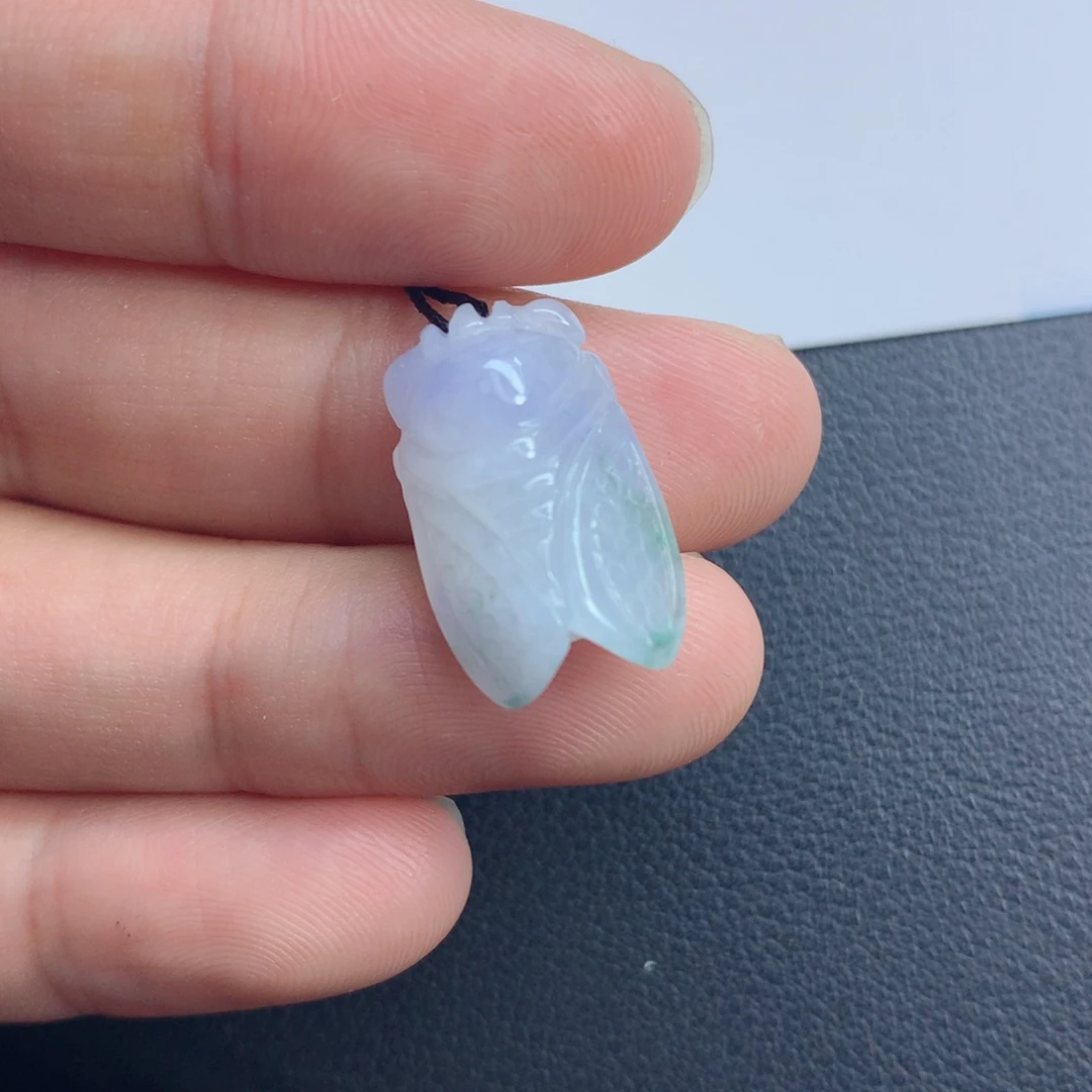 翡翠颈饰未镶嵌一鸣惊人