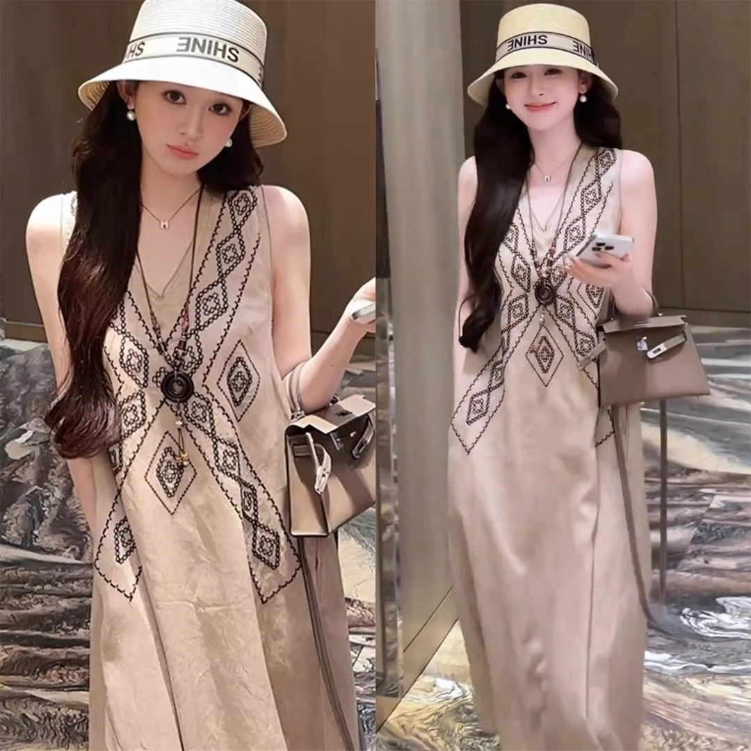 海边度假连衣裙2025新款今年流行爆款法式老钱风无袖背心中长裙子