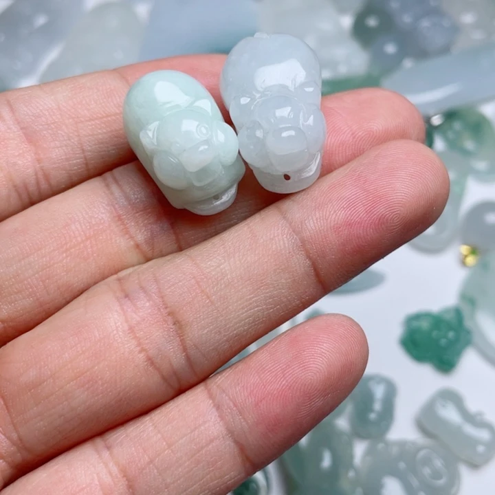 翡翠颈饰未镶嵌语*翡翠