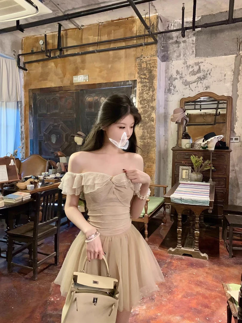 【杏花流玉】荷叶边一字肩上衣+网纱裙裤两件套女