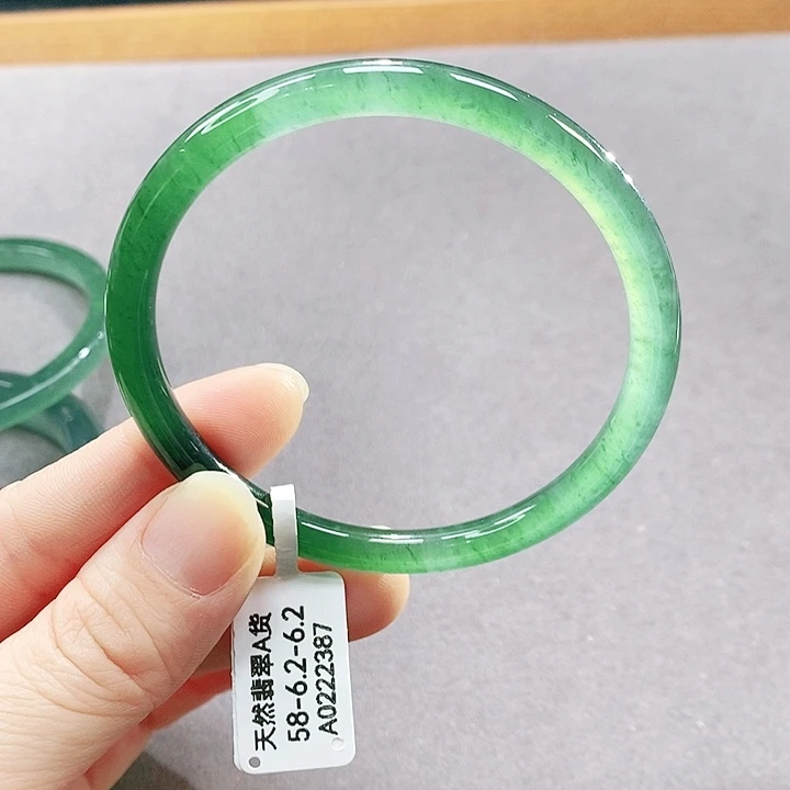 翡翠未镶嵌手镯（圆镯）
