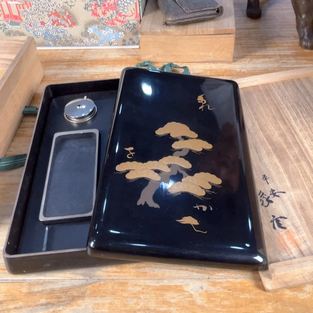 在这部影片当中饰金字