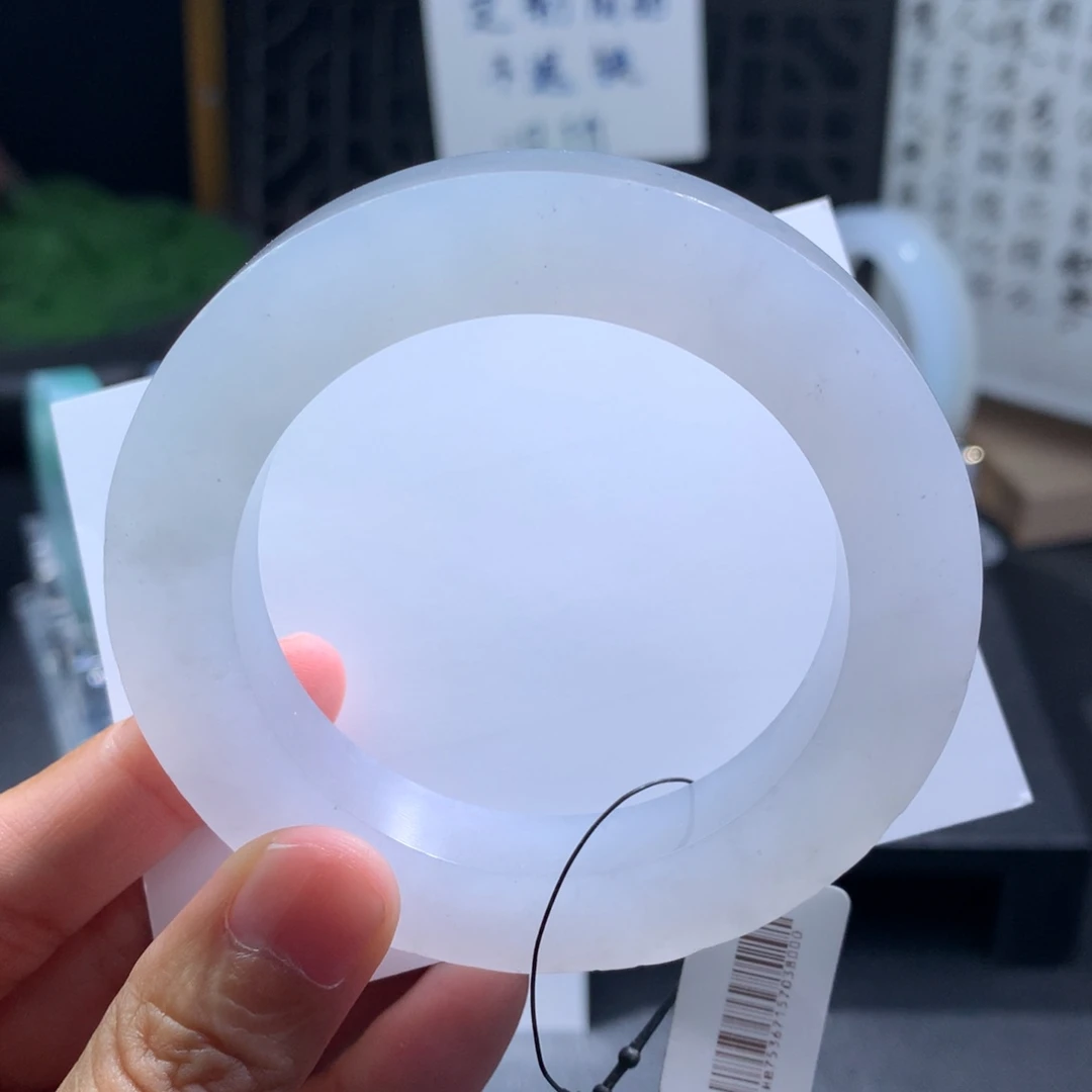 未镶嵌手镯定制翡翠