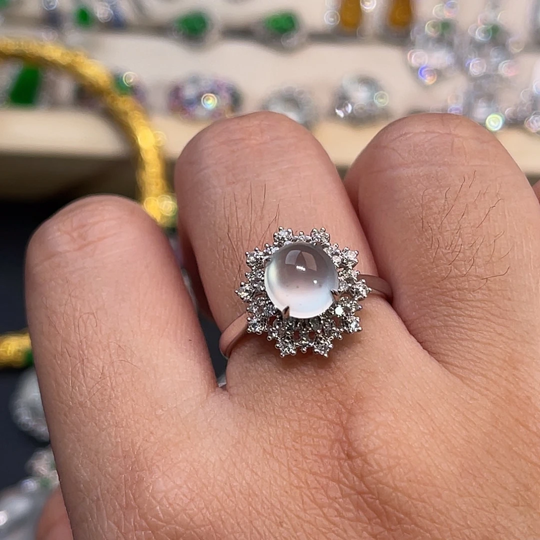 翡翠18K金镶嵌戒指冰蛋