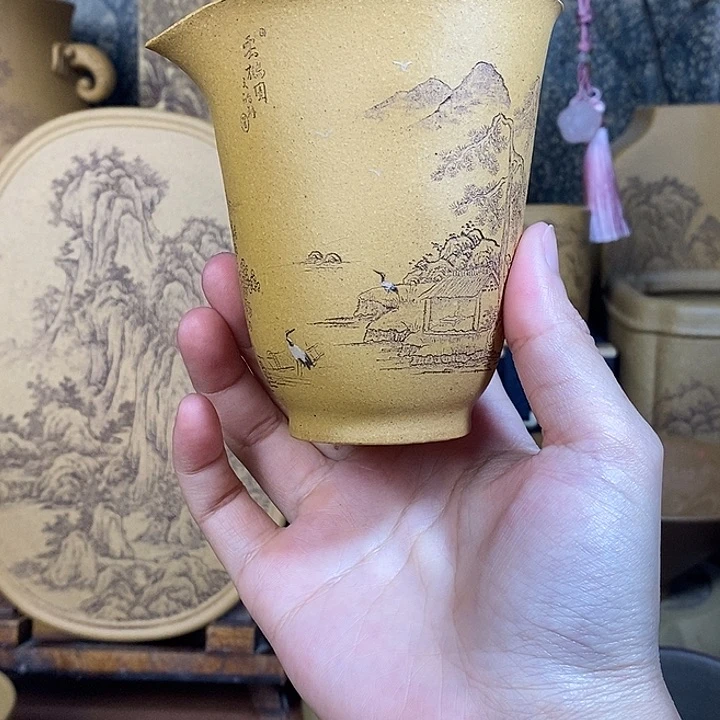 紫砂公道杯，山水刻绘带泥绘