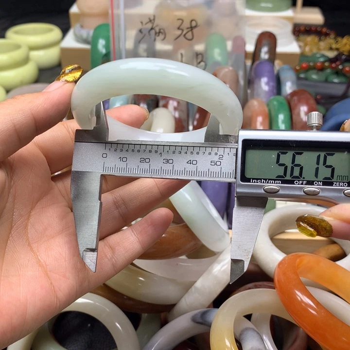 未镶嵌手镯石英质玉