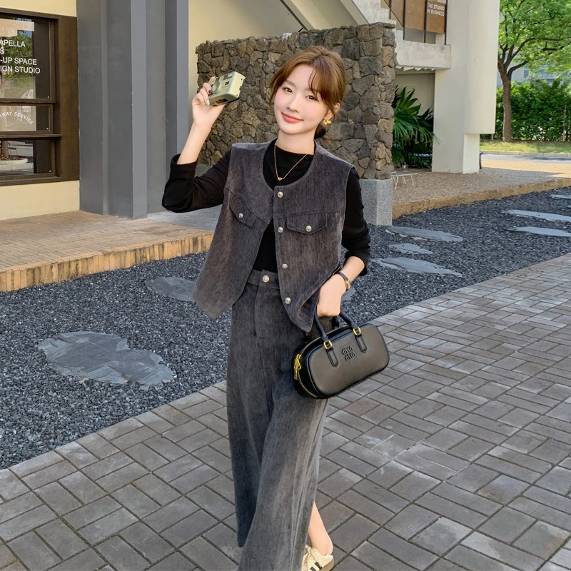 复古氛围感套装裙2025早春新款韩系松弛感马甲打底衫半身裙三件套